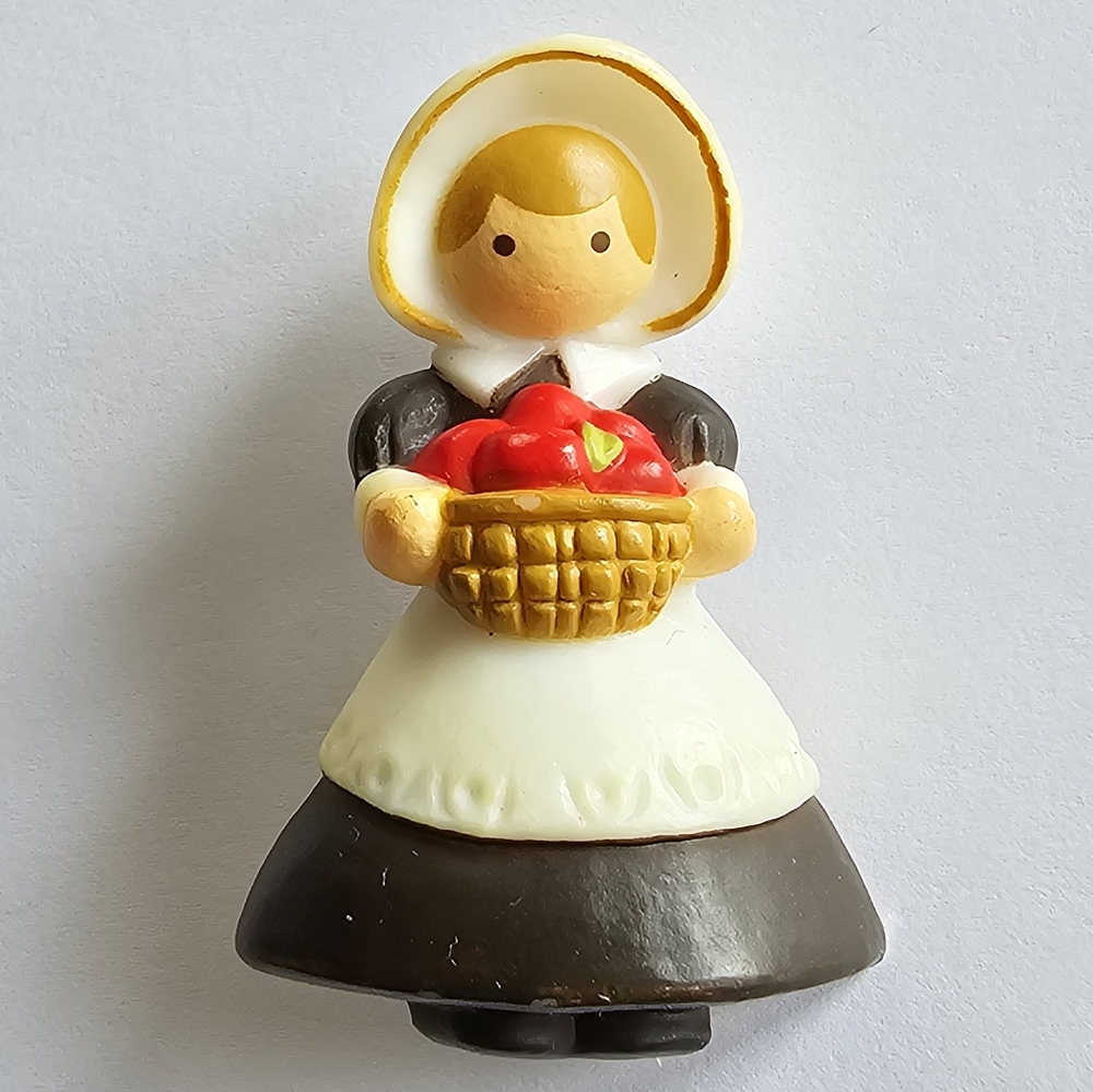 Vintage pilgrim brooch Thanksgiving holiday pin Hallmark Cards Inc.